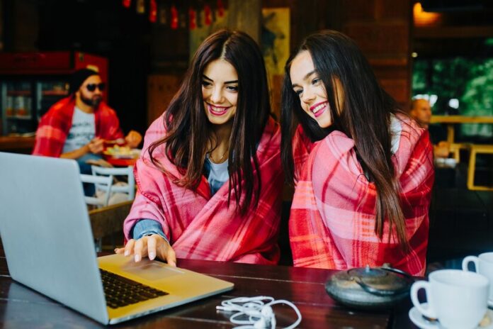 Internetchicks: Empowering the Tech Community Through Digital Innovation